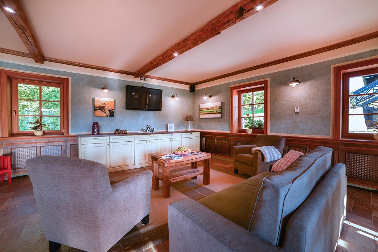 Villa Les With Hot Tub & Sauna Brežice Exteriér fotografie